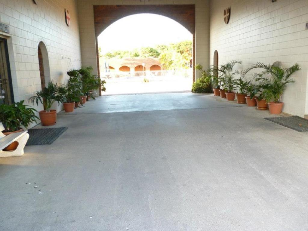 Castle Motor Lodge Bowen Dış mekan fotoğraf